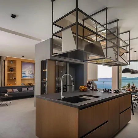 3 Bedroom Cozy In * Omis