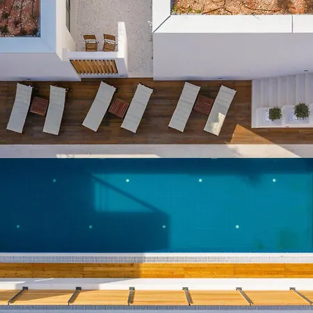 3 Bedroom Cozy In * Omis